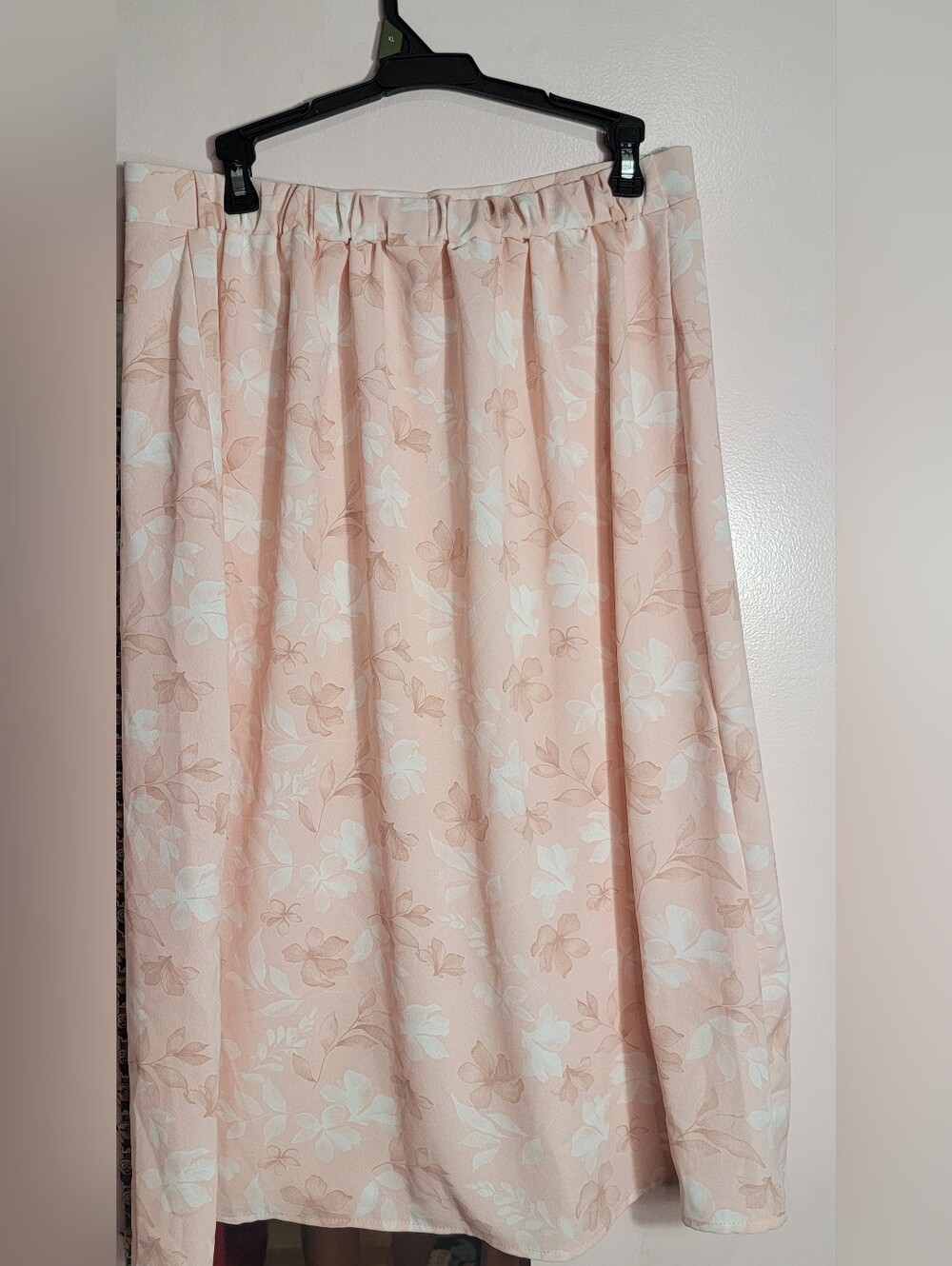 Classic Concepts Floral Button-Front Midi Skirt in Blush Pink Size Large - Picture 2 of 7